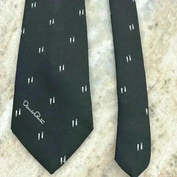 Oscar de la Renta Vintage Tie Beautiful Black with gray rectangular design. - Picture 1 of 16